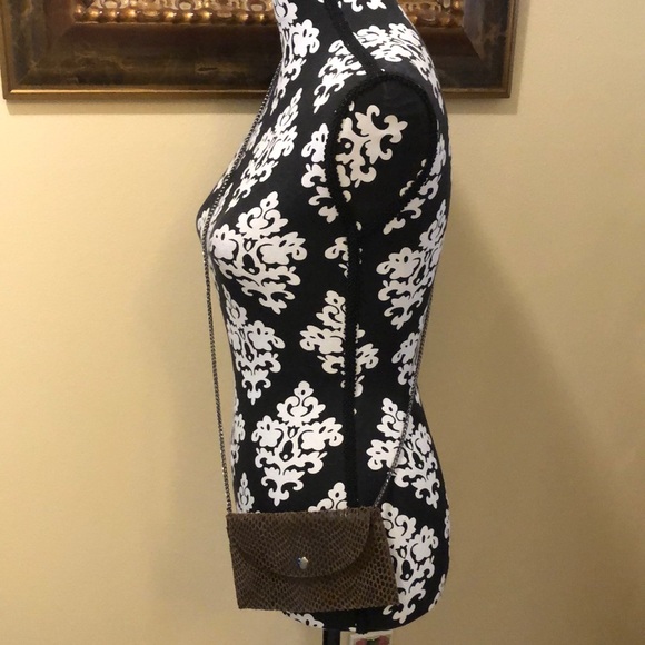 Sorial NY Small Embossed snakeskin print padded shoulder chain crossbody bag - Picture 3 of 12